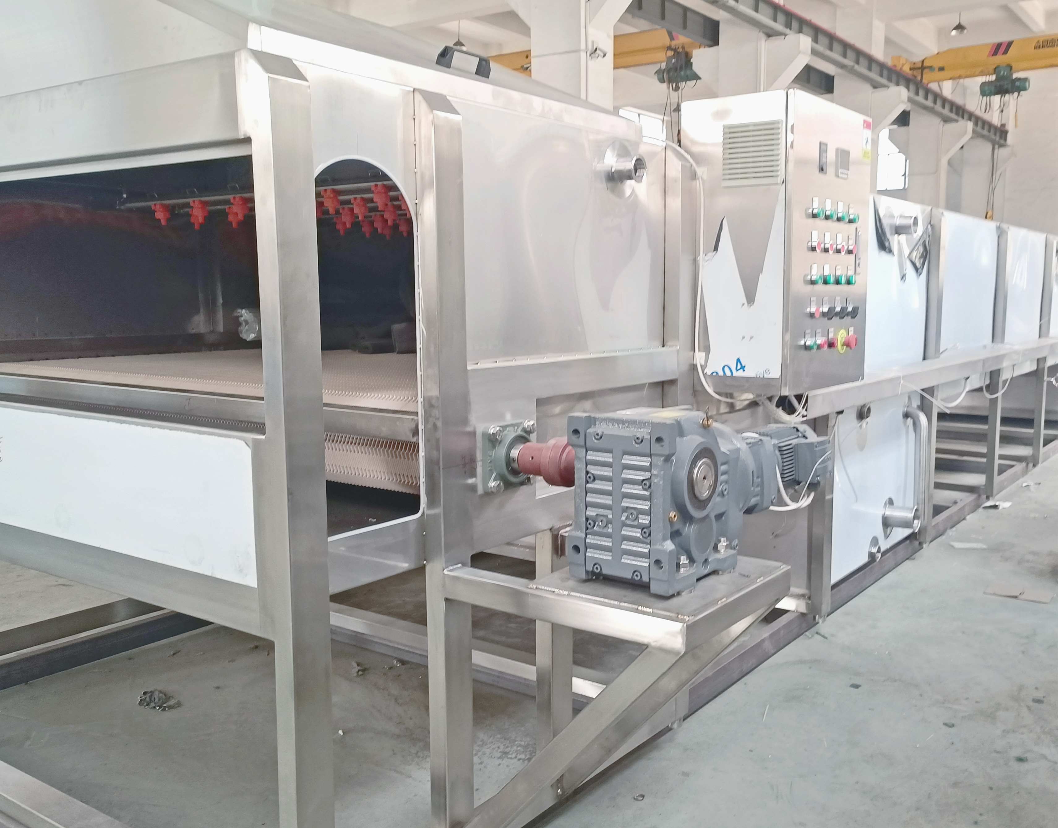 Người thanh trùng đường hầm và máy làm mát