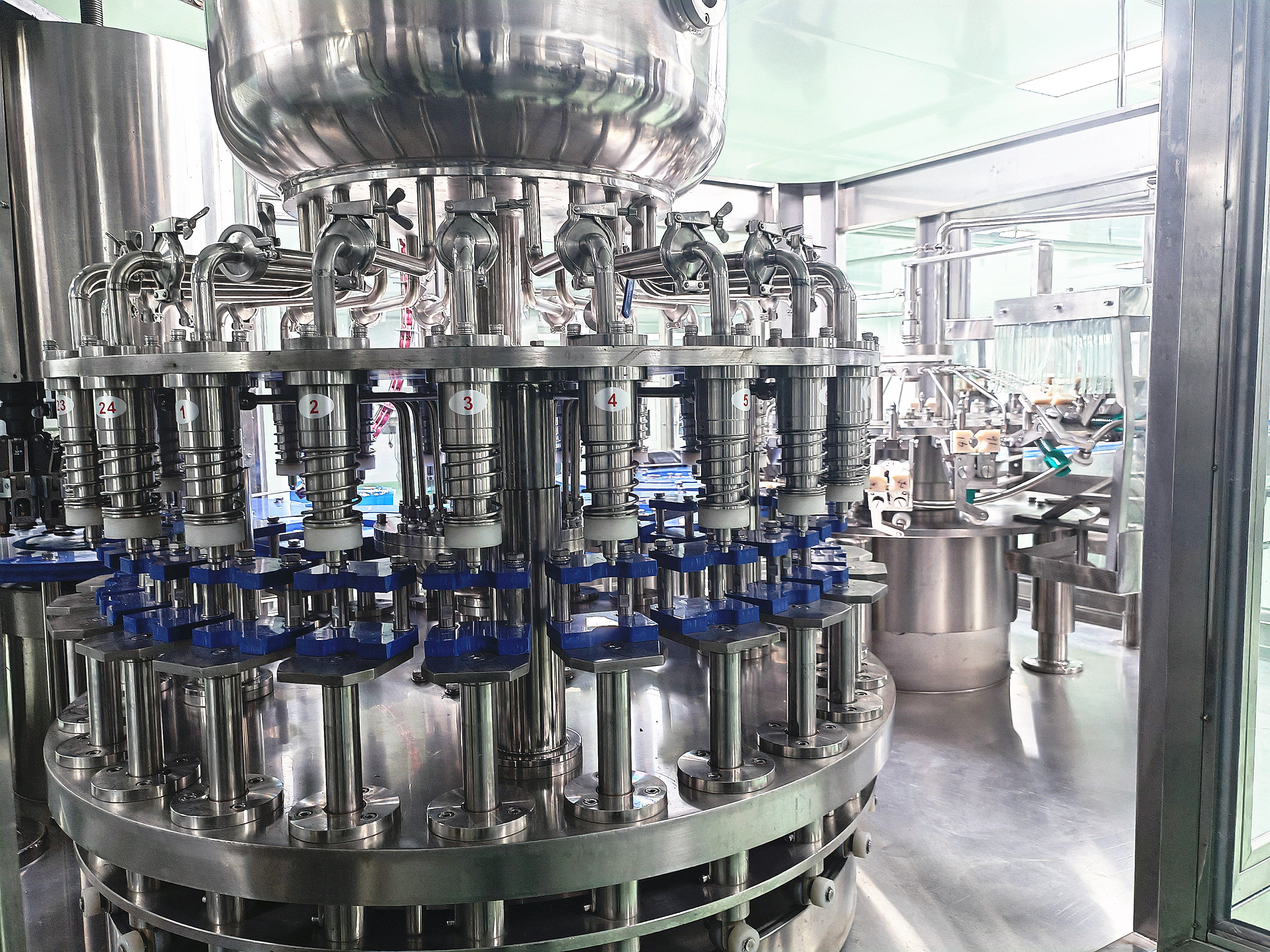 Ưu điểm của máy làm đầy carton vô trùng là gì?