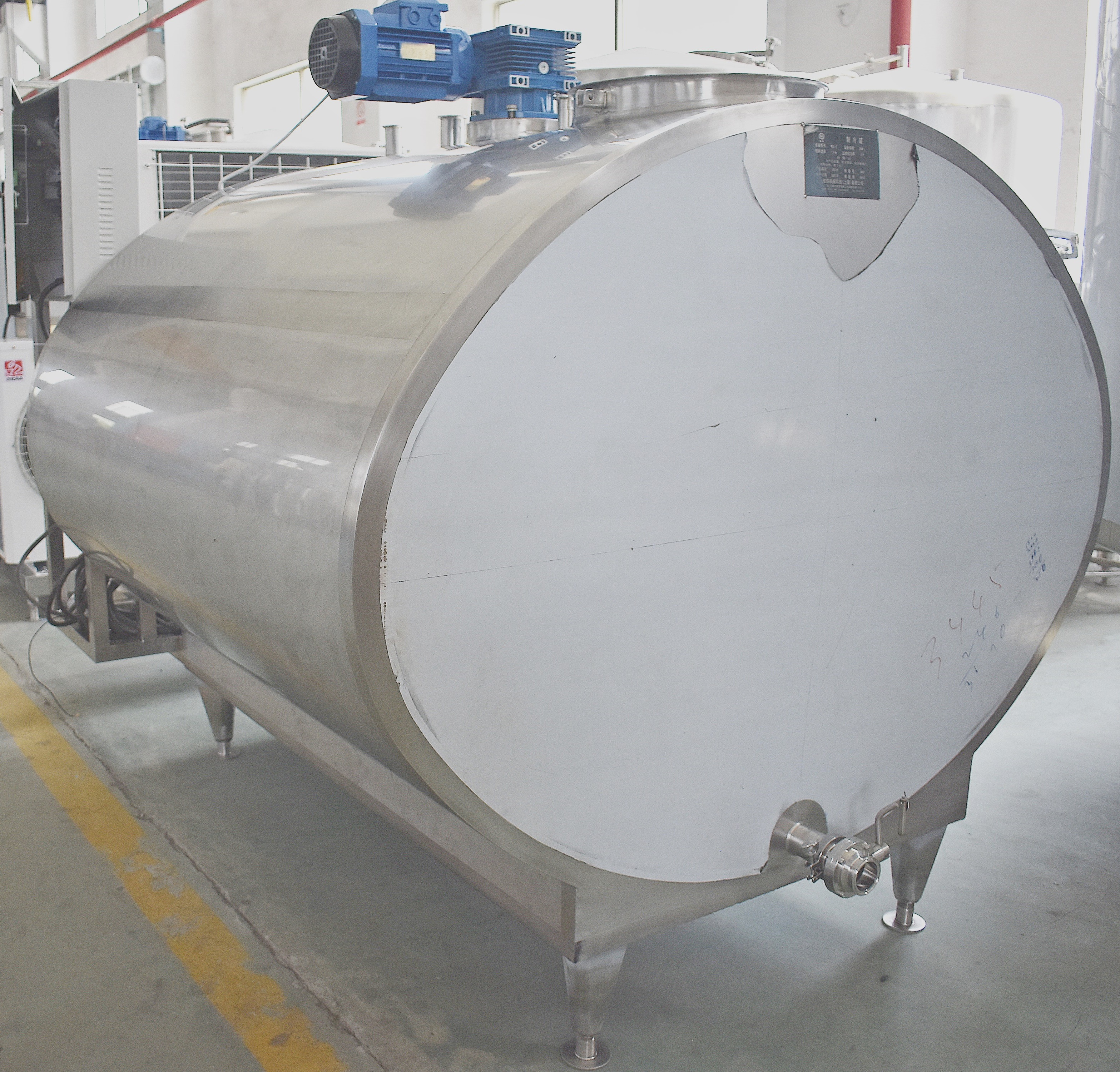 Bể l&agrave;m m&aacute;t sữa 