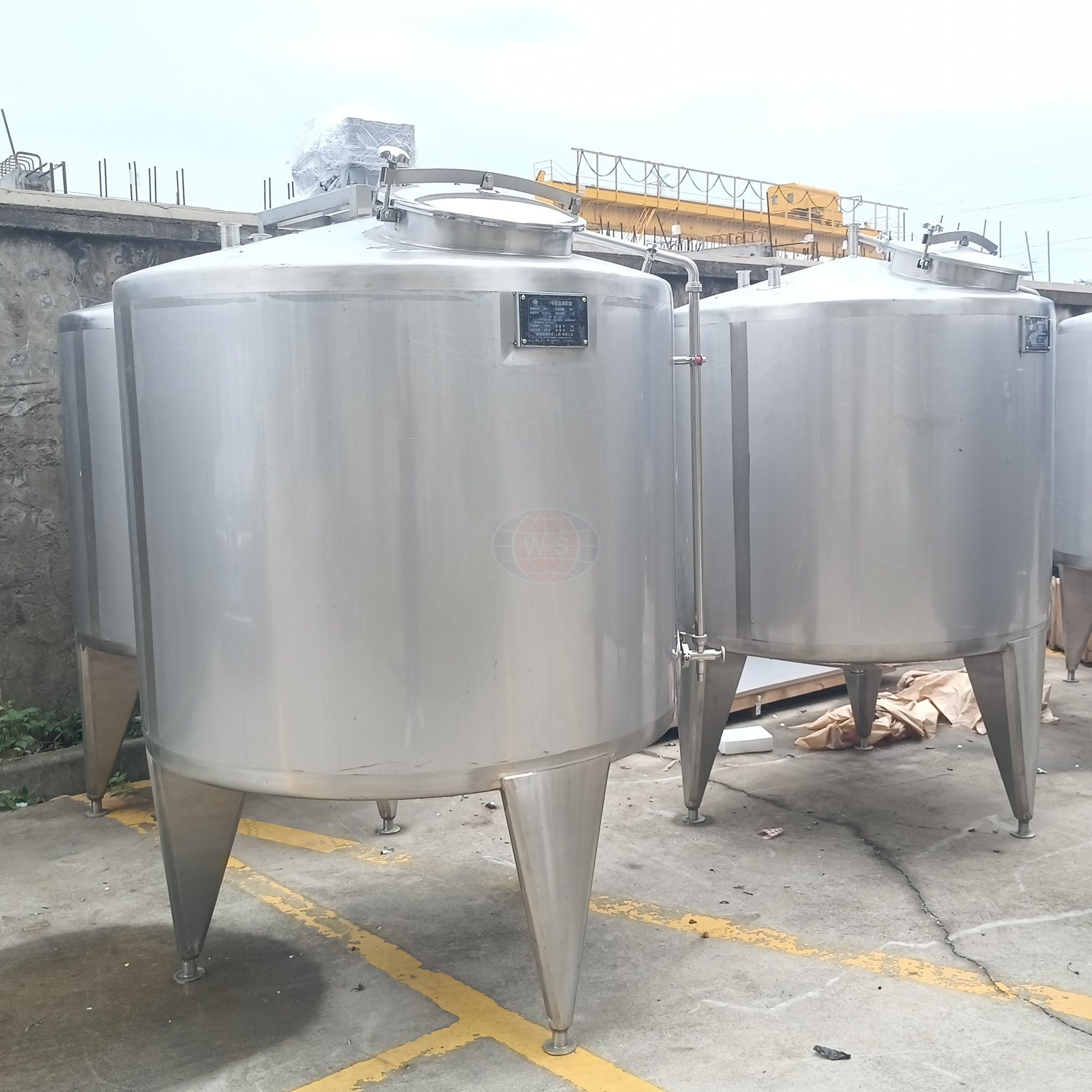 Bể chứa nước bằng thép không gỉ Vs. So sánh bể polyetylen