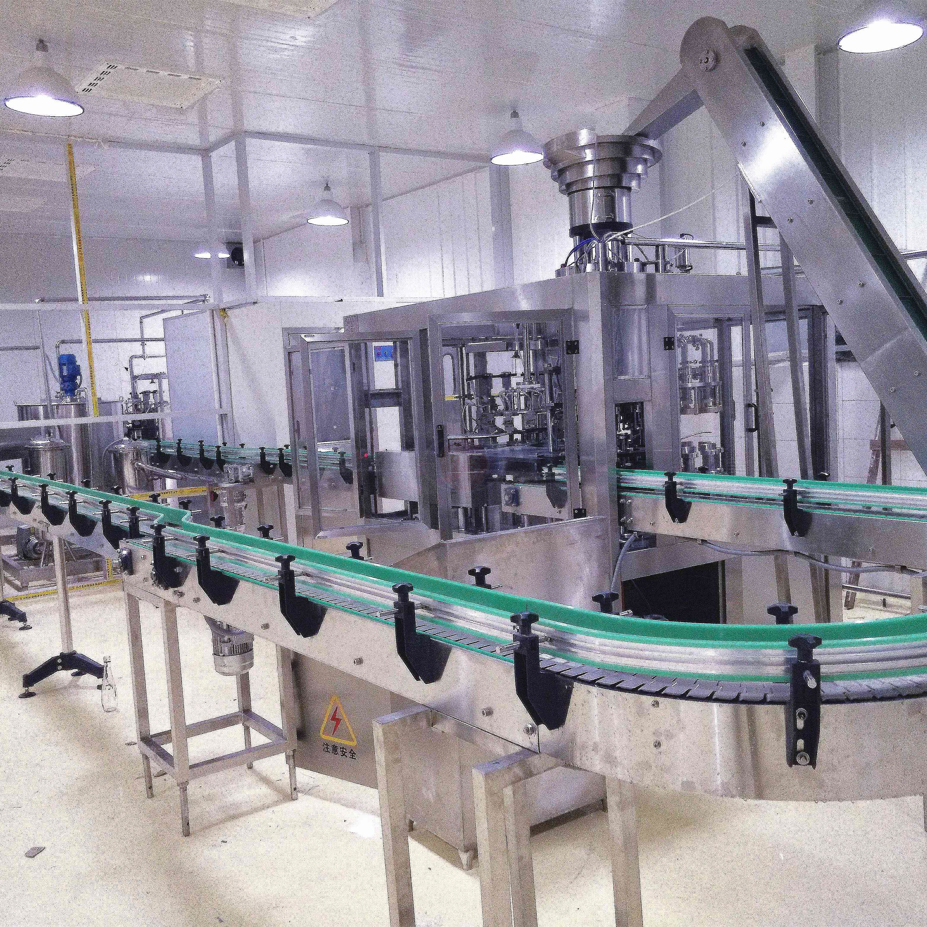 Làm thế nào để bạn chọn một máy chiết rót đồ uống tự động cho dây chuyền sản xuất của mình?